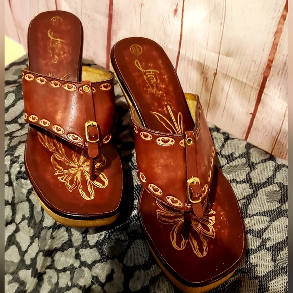 FIONA Clog Style Sandals - Picture 3 of 4